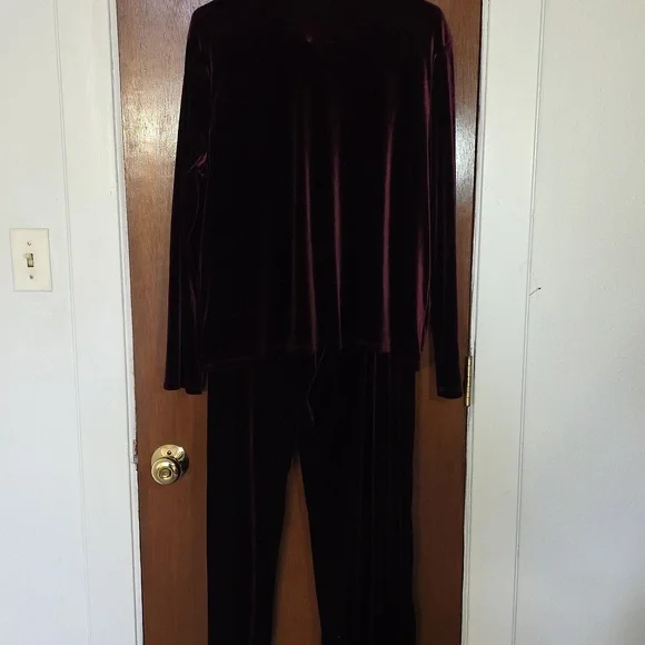 Velvet Burgundy Two-Piece Set GEORGE - Picture 5 of 8
